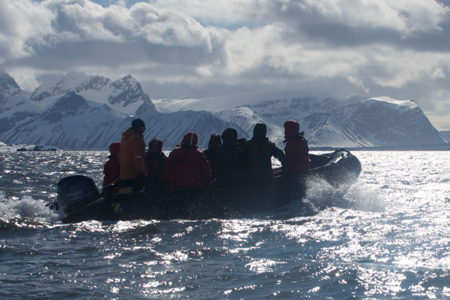 How Luxury Tours Cater to Families Couples and Solo Travellers